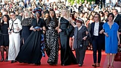 Cate Blanchett lidera desfile pela paridade na passadeira de Cannes