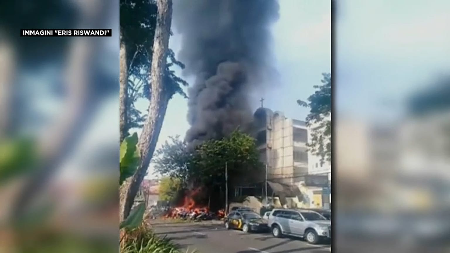 Indonesia: famiglia kamikaze fa strage in 3 chiese