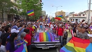 Havana'da homofobiye karşı LGBT yürüyüşü
