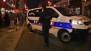 "Der Angreifer ging weiter, das Messer in den blutigen Händen...."