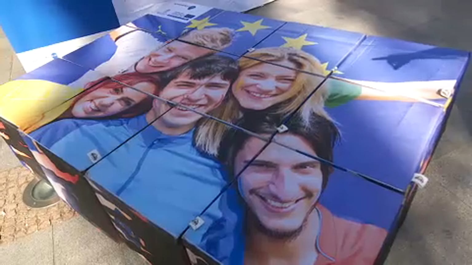 Kell-e válaszolnia az uniónak az EU-ellenes kormánypropagandára?
