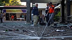 Endonezya: İntihar bombacısı aile kiliselere saldırdı 