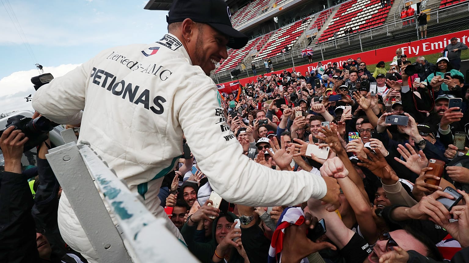 Hamilton impose son rythme en Catalogne