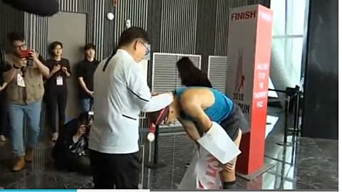 Güney Kore'nin en yüksek binasında merdiven çıkma yarışması