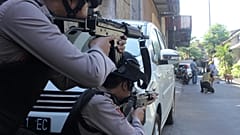 Endonezya'da 5 kişilik aileden intihar saldırısı 