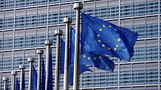 واحد من كل عشرة بريطانيين يعملون بالمفوضية الأوروبية حصلوا على جنسية أوروبية أخرى