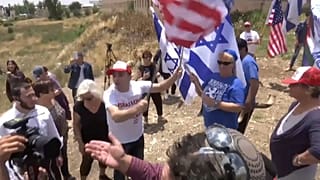 Activistas a favor y en contra de la apertura de la embajada de EEUU en Jerusalén