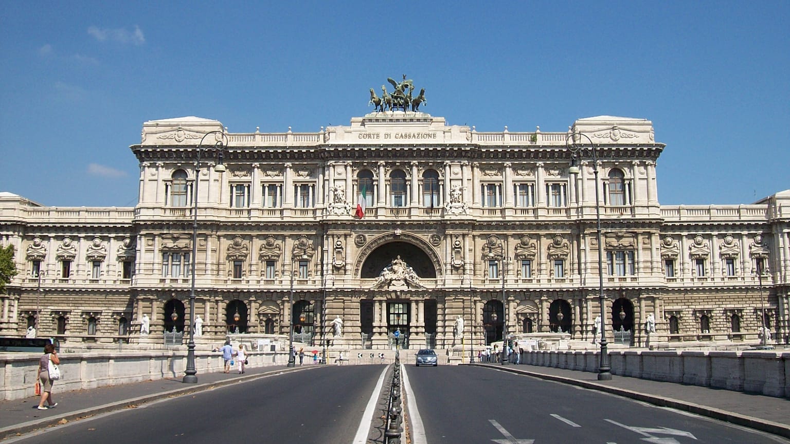 Cassazione: niente trascrizione in Italia di nozze gay celebrate all'estero