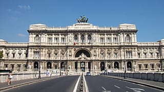 Cassazione: niente trascrizione in Italia di nozze gay celebrate all'estero