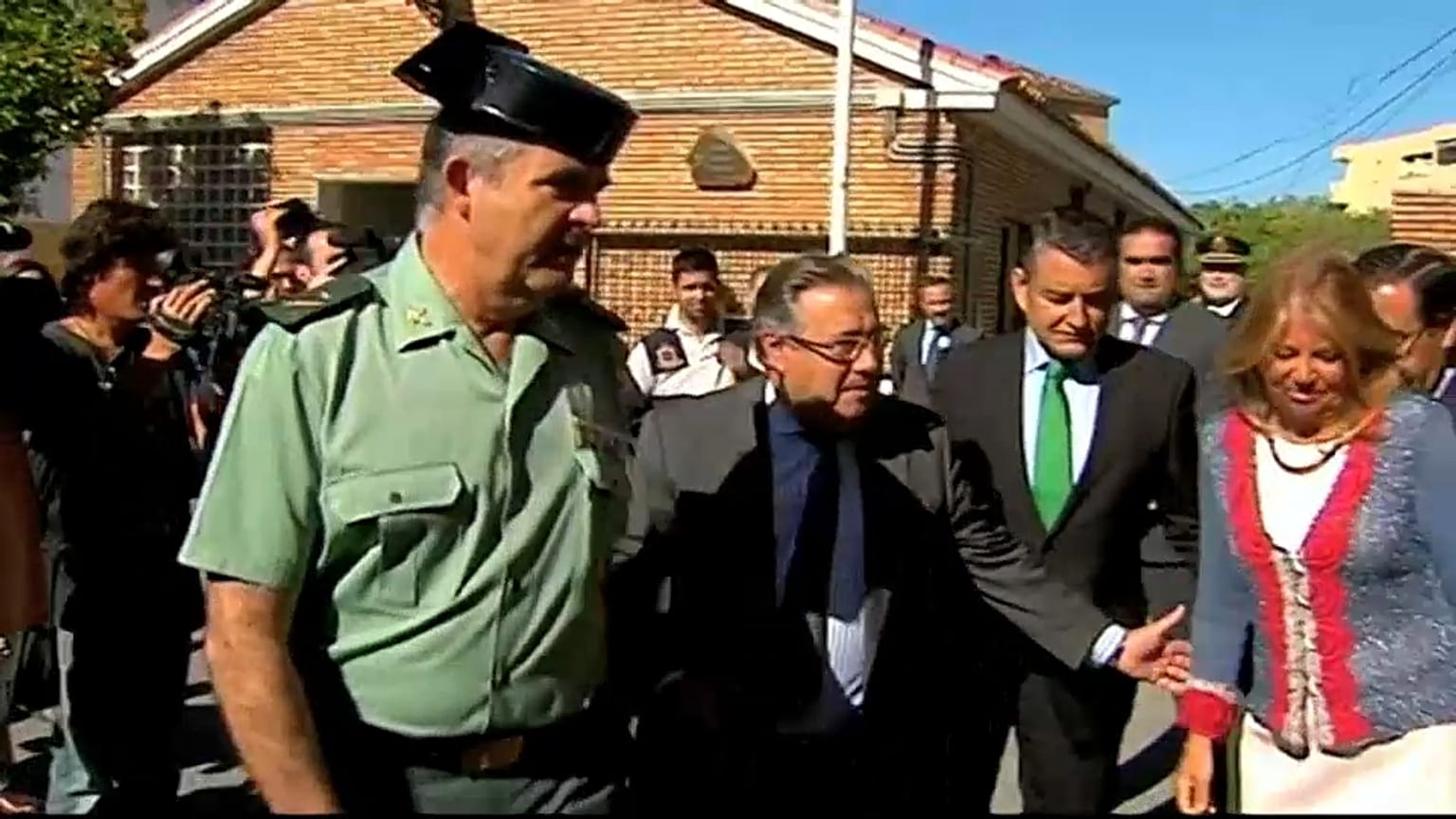 Zoido vincula la agresión a guardias civiles en Algeciras con un acto vandálico
