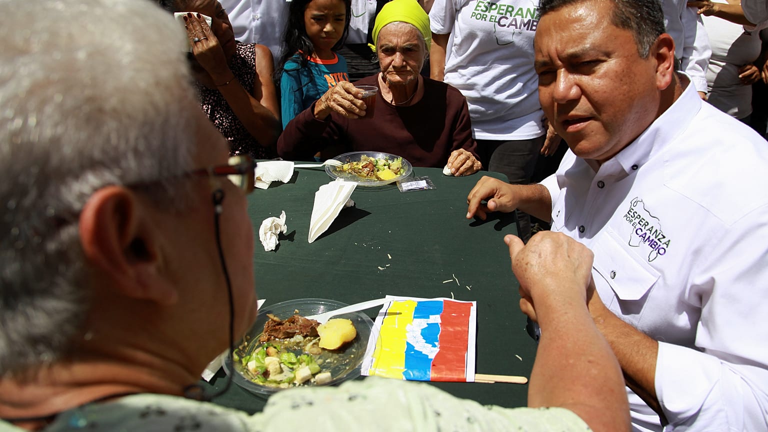 Comida por votos: las armas electorales de Bertucci