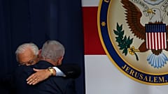 Accolades entre Benjamin Netanyahu et David Friedman