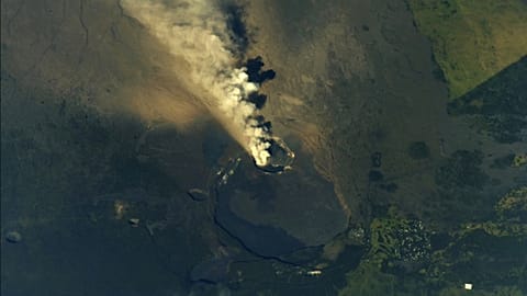 Χαβάη: Καπνός και λάβα από το ηφαίστειο Κιλαουέα  