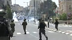 شاهد: إٍسرائيل تطلق قنابل الغاز على متظاهرين فلسطينيين في بيت لحم 