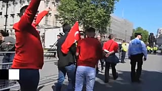 Erdoğan elnök látogatása ellen tüntettek Londonban