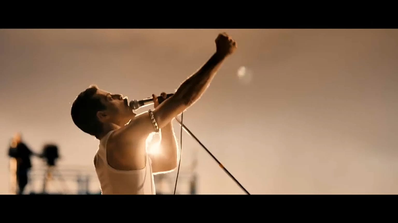 Malek caracterizado como Freddy Mercury