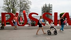 У логотипа ЧМ-2018 в парке Победы (Волгоград)