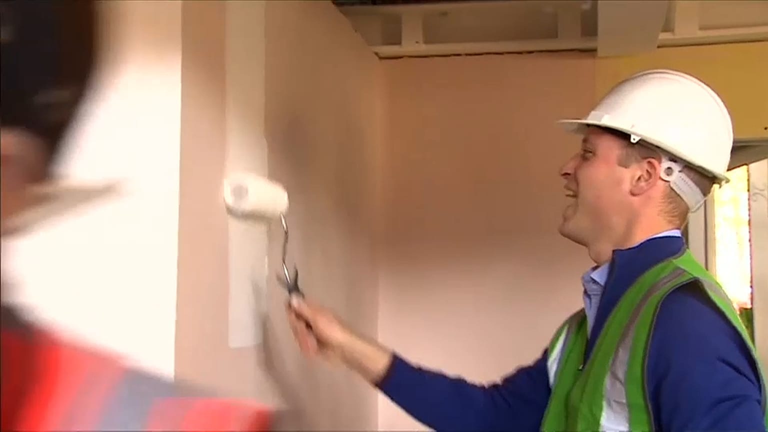 Le prince William, peintre en bâtiment à la tour Grenfell