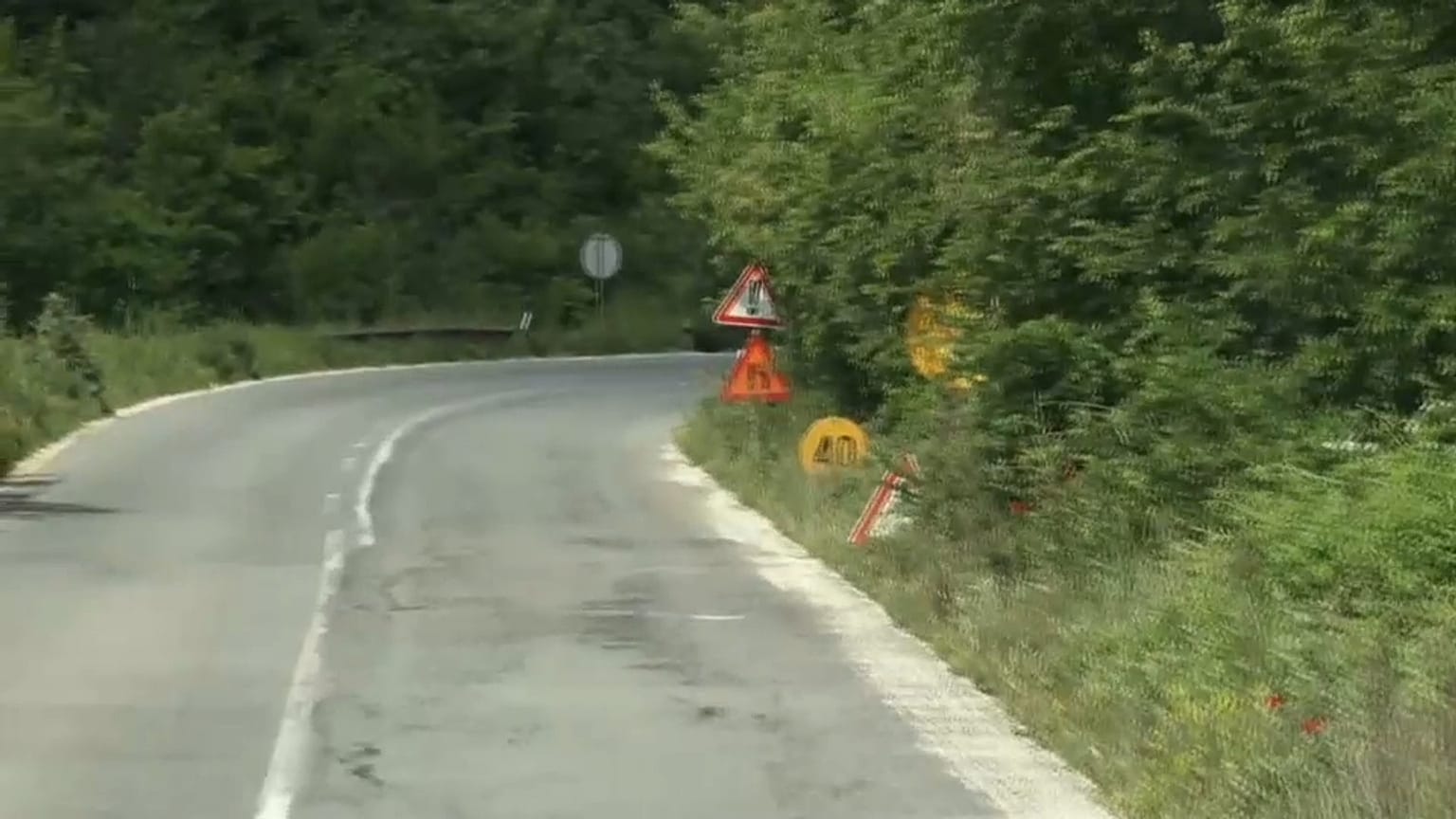 Sulle strade della Fyrom, slalom tra le buche