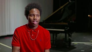 Il jouait du piano... à quatre doigts