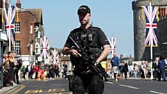 Schwer bewaffneter Polizist in Windsor