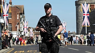 Schwer bewaffneter Polizist in Windsor