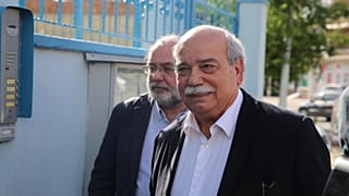 Yunan parlamento başkanından tutuklu askerlere ziyaret