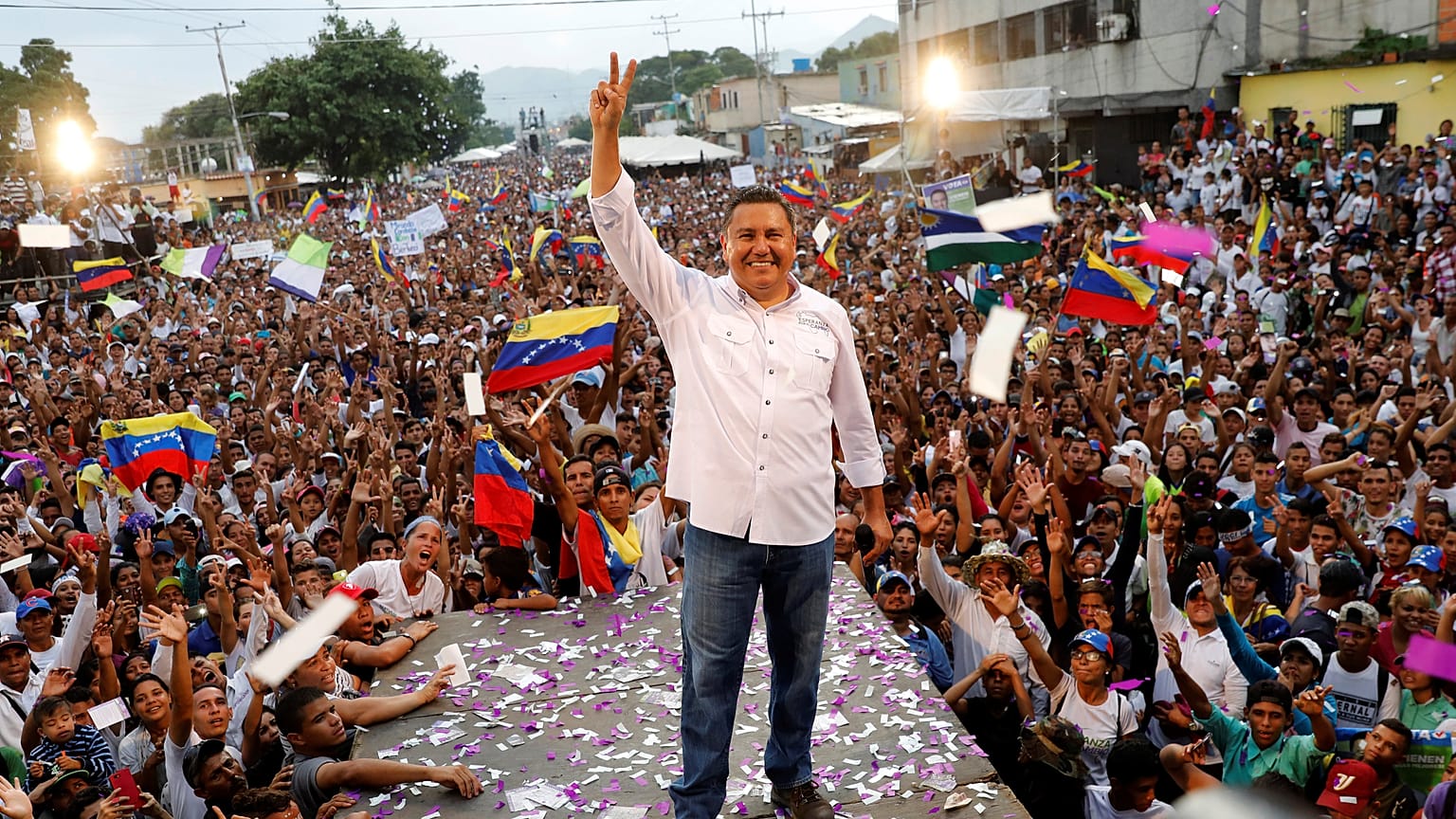 Sopas y fe en el cierre de campaña de Bertucci en Venezuela