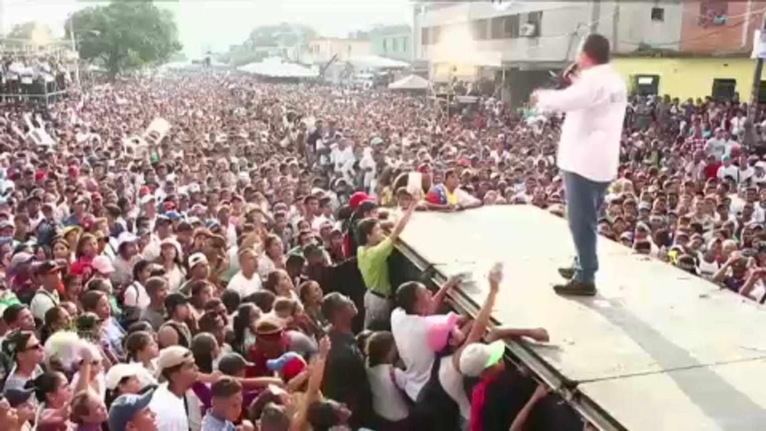 Candidato presidencial Javier Bertucci