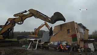 Zona ocupada perto de Nantes é evacuada sob violência