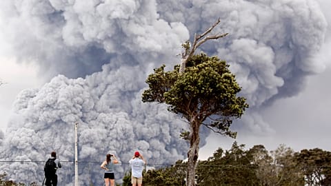 Hawaii volcano spews ‘microwave oven-sized’ rocks 