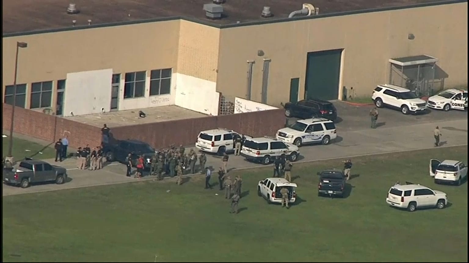 10 Tote bei Schießerei an Highschool in Texas