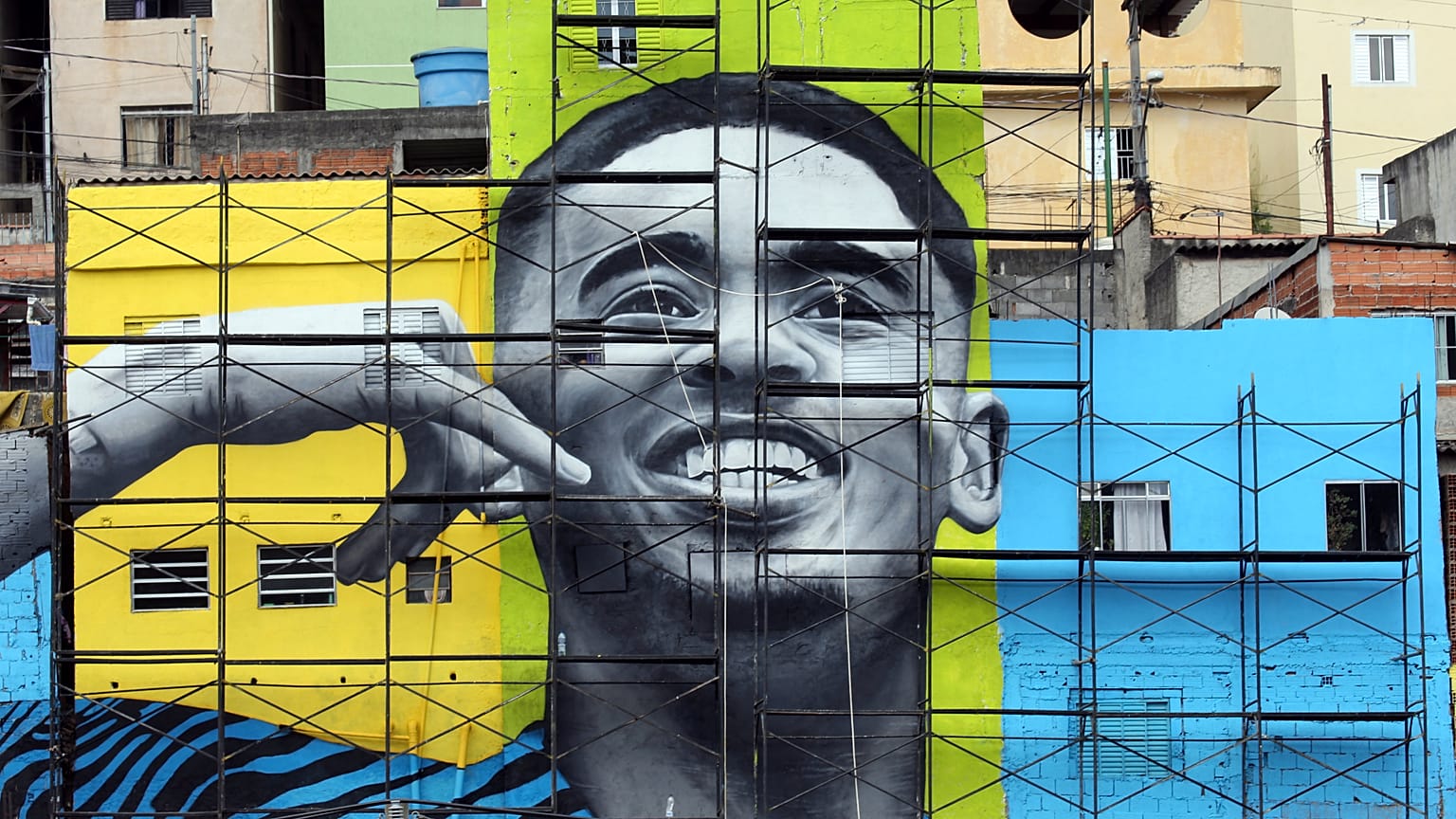 Gabriel Jesus homenageado no Jardim Peri