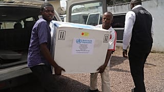 Ebola : l'OMS tente de rassurer