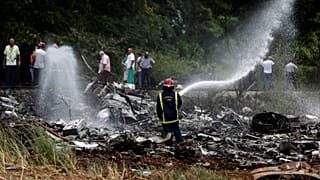 Un avión de pasajeros se estrella en La Habana
