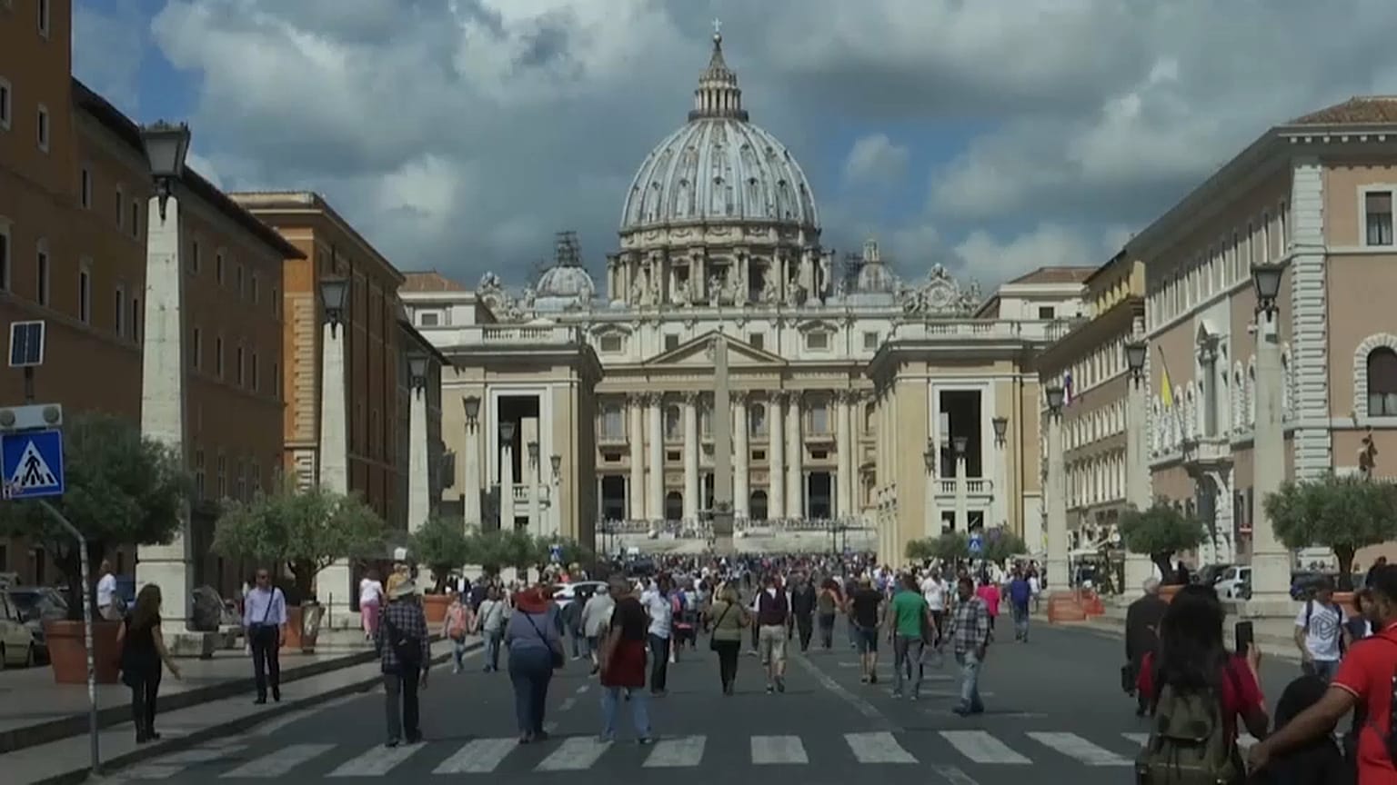Cile: scandalo pedofilia, si dimettono 34 vescovi