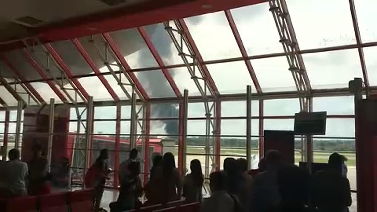 Kubai légikatasztrófa: vannak túlélők