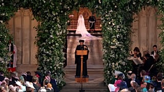 الأنبا آنجيلوس أثناء تلاوته صلوات الزفاف