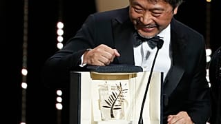 فيلم "شوب ليفترز" يفوز بالسعفة الذهبية لأفضل فيلم في مهرجان كان