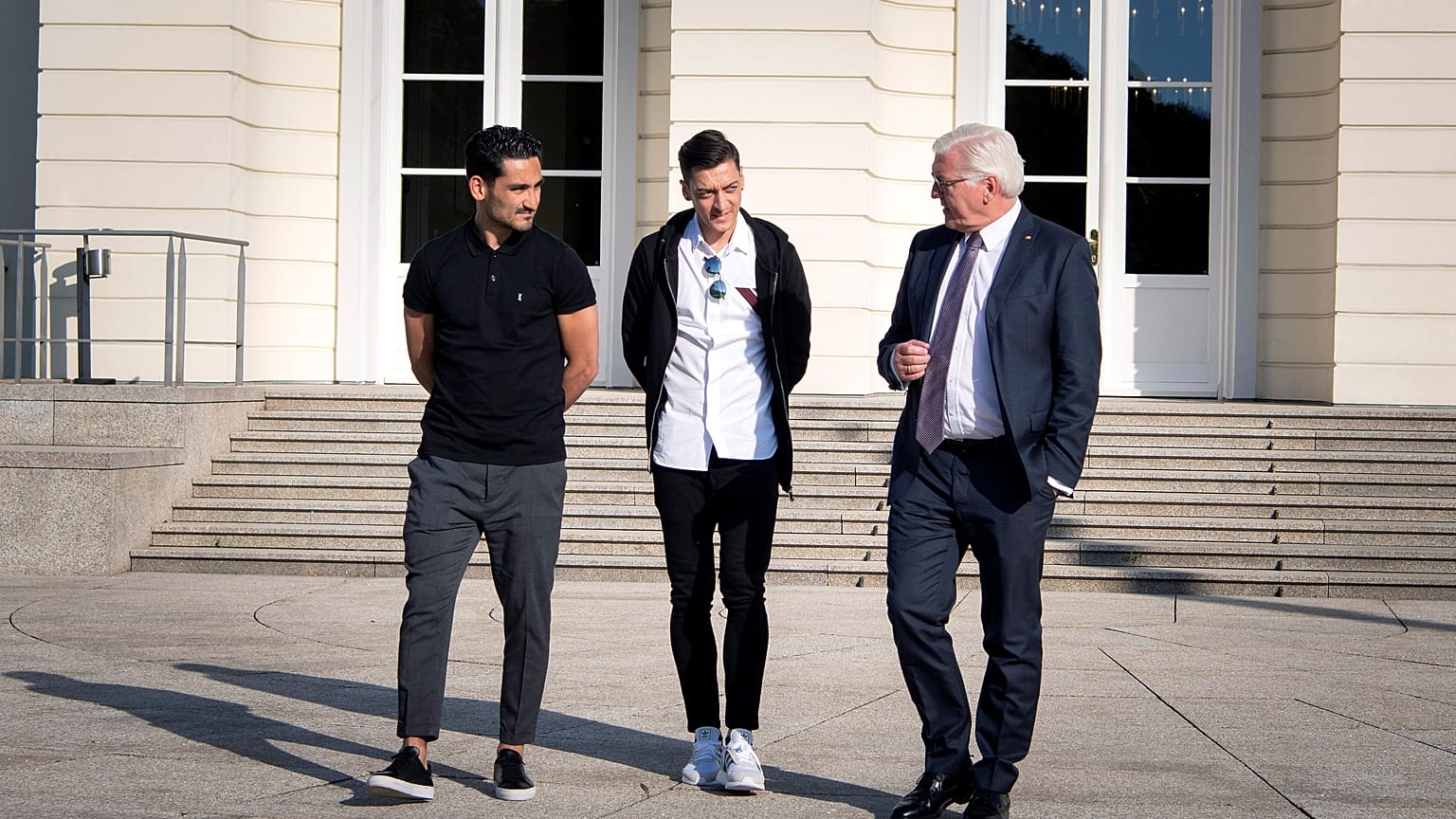 2. Treffen mit einem Präsidenten: Özil  und Gündogan bei Steinmeier