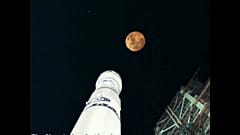 China flies to the moon
