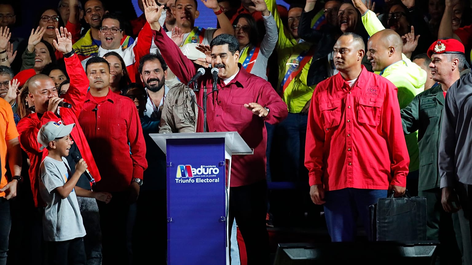 Maduro agradece a los venezolanos su victoria, entre sospechas de irregularidades