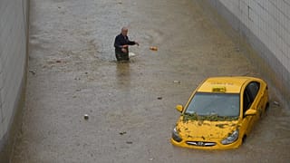 Des véhicules sous les eaux à Ankara