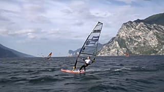 Windsurf adaptado a la discapacidad que desafía al viento