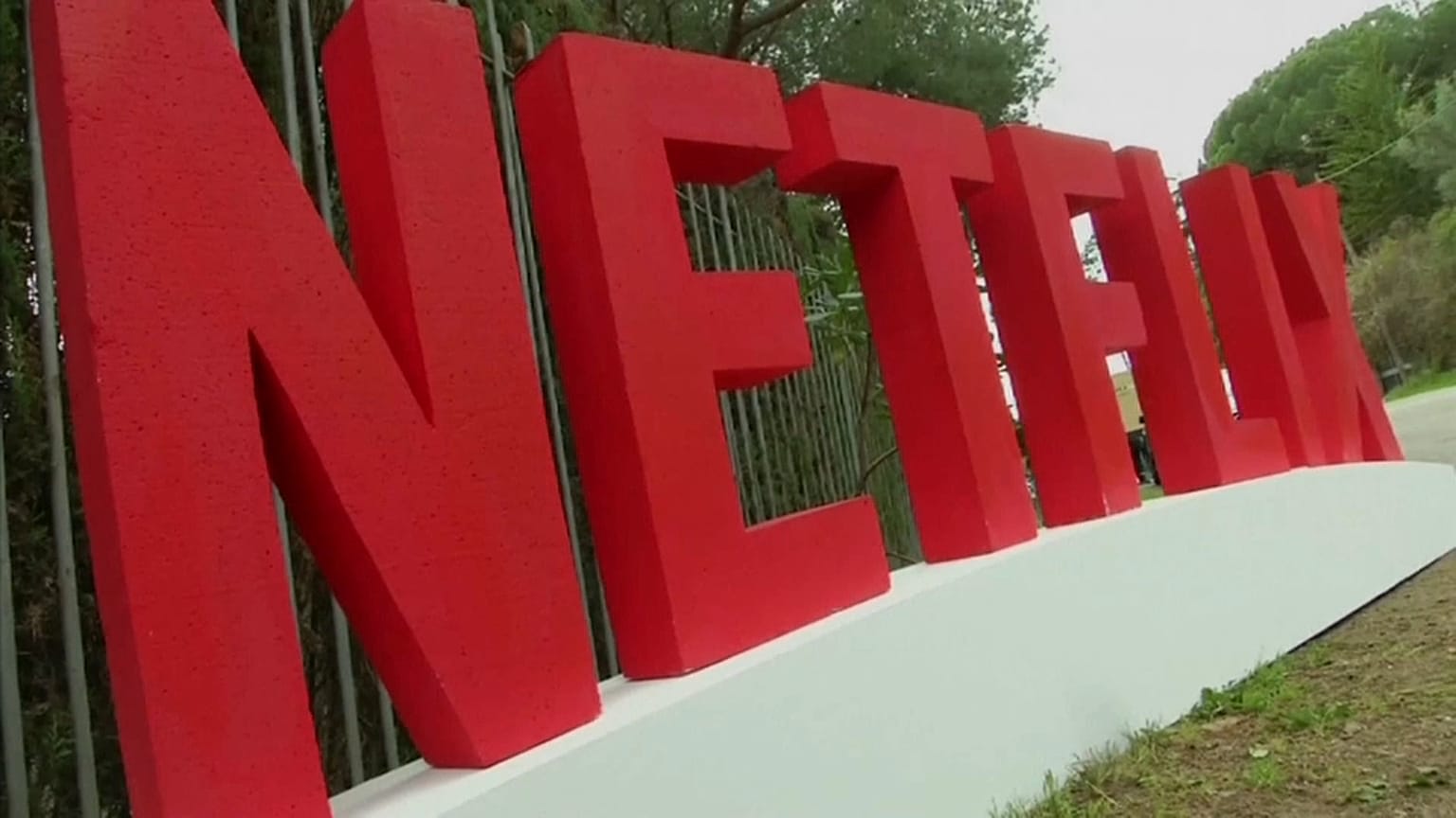 Obama signs deal with Netflix