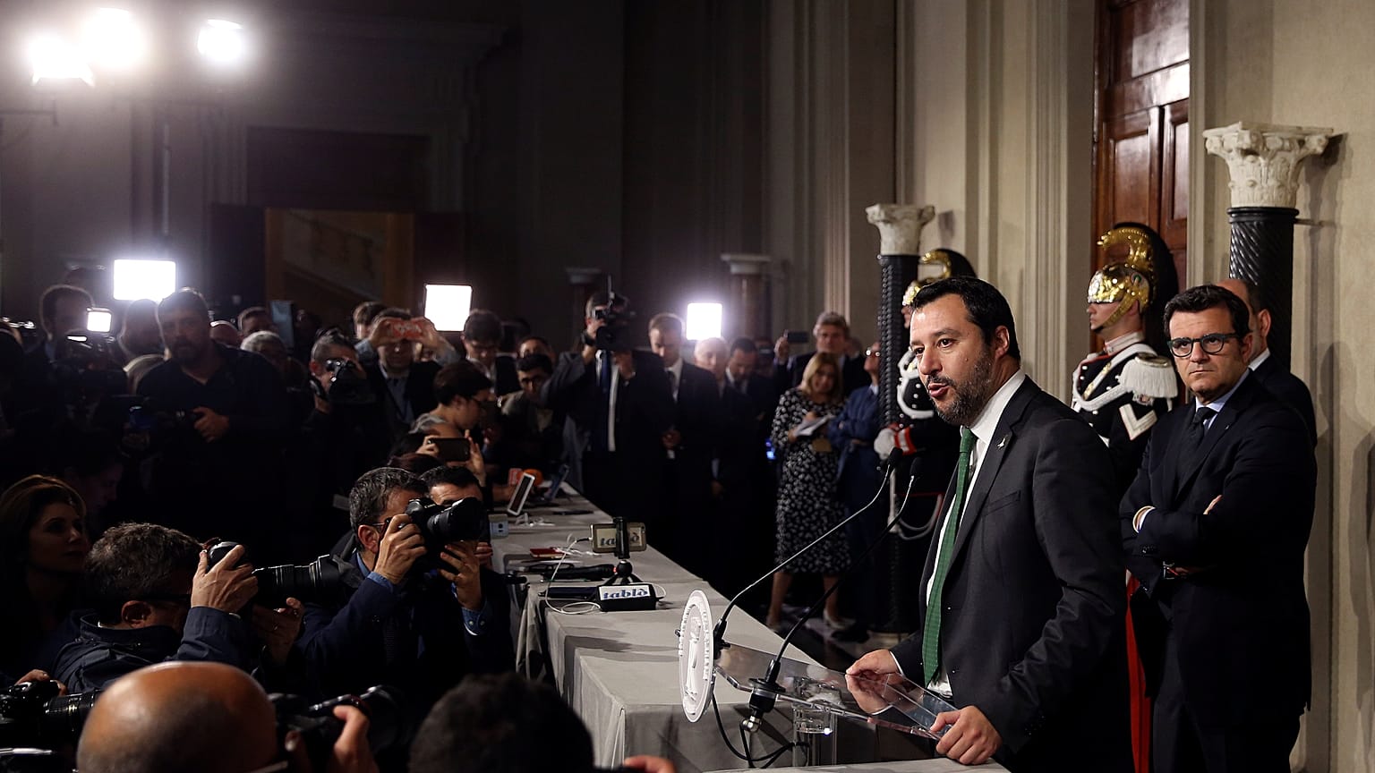 Italie "antisystème" : Bruxelles craint une nouvelle crise de l'euro