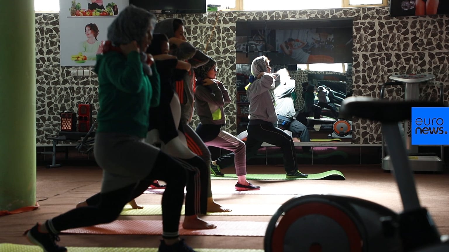 Junge Frauen im Fitness-Studio in Kabul