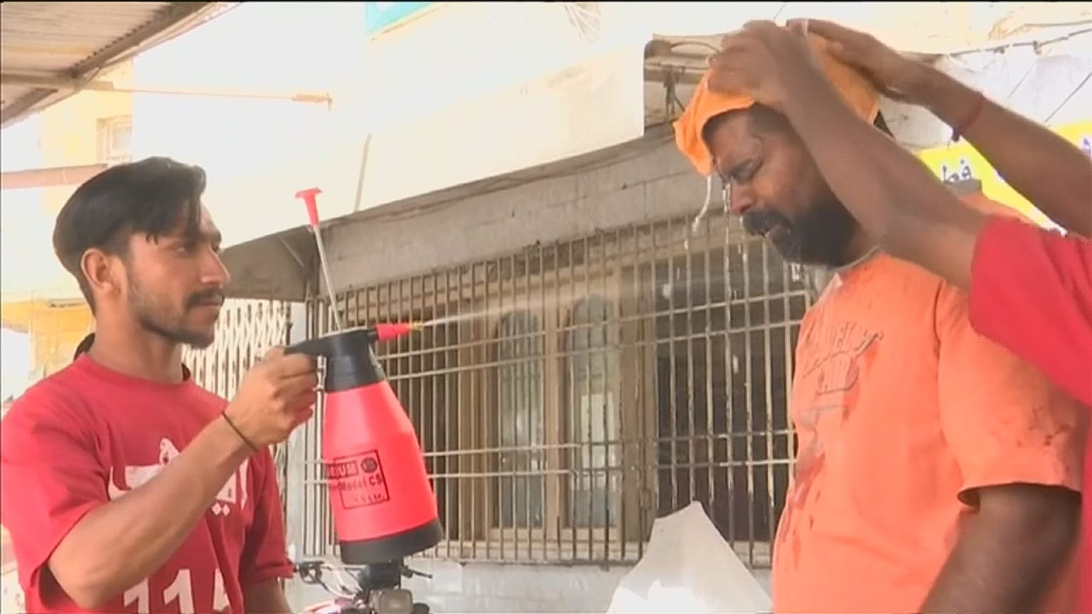 Pakistan`s poor struggle to cope with heat during Ramadan