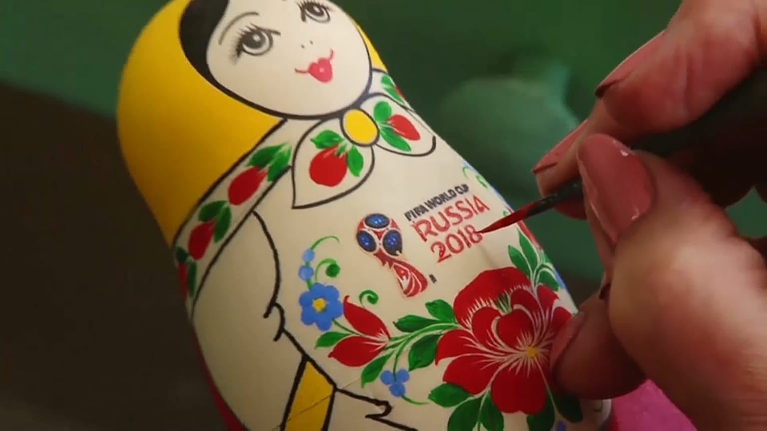 Zur WM: Matroschkas mit FIFA-Logo