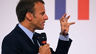 Macron promet du concret pour les banlieues